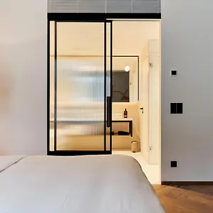 Karl August - A Neighborhood 4*, Nuremberga Alemanha